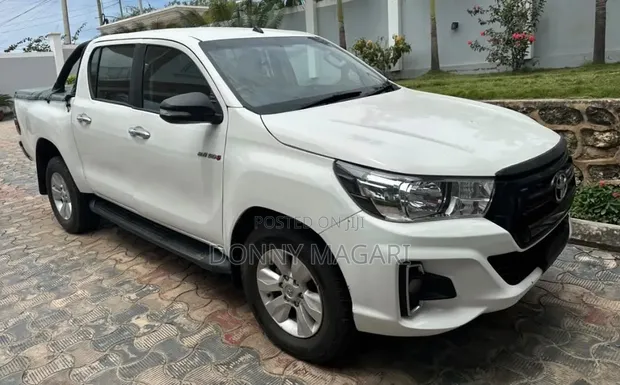 Toyota Hilux 2018 Pickup Double Cabin - 1