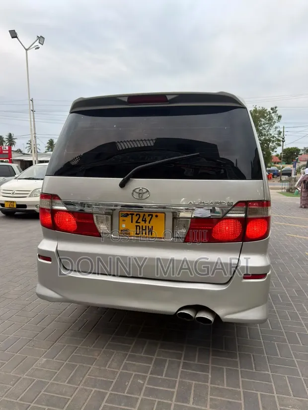 Toyota Alphard 2.4 Petrol AWD 2004 Silver - 1