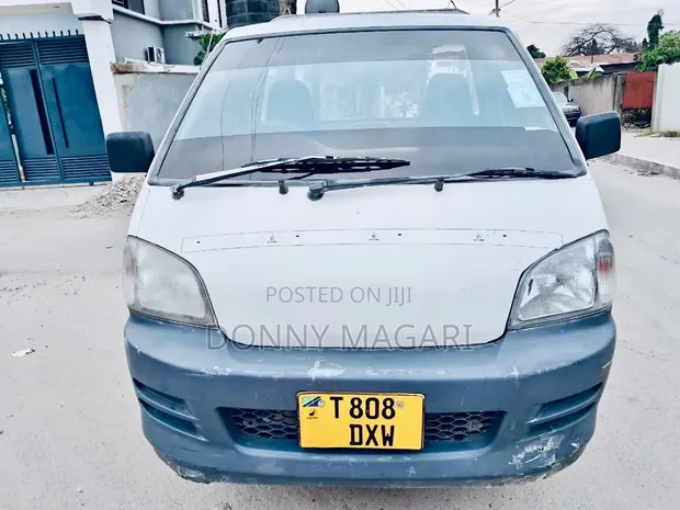 Toyota TownAce 2002 Nyeupe - 1