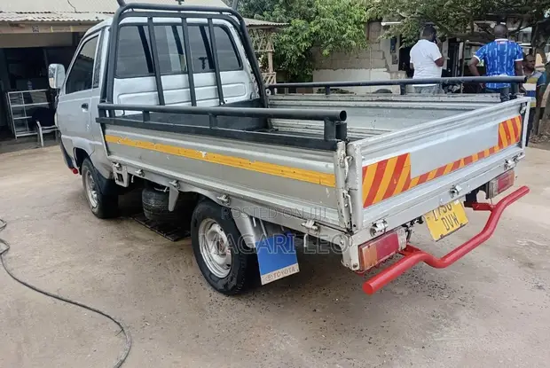 Toyota Townace Mini Truck - 1