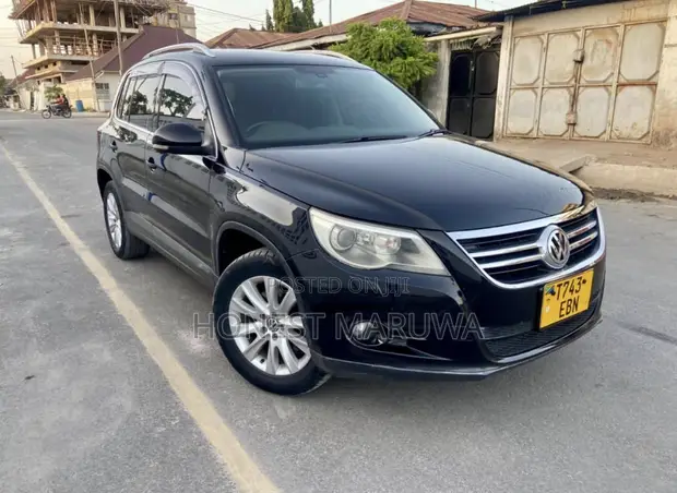 Volkswagen Tiguan 2.0 S 2009 Nyeusi - 1