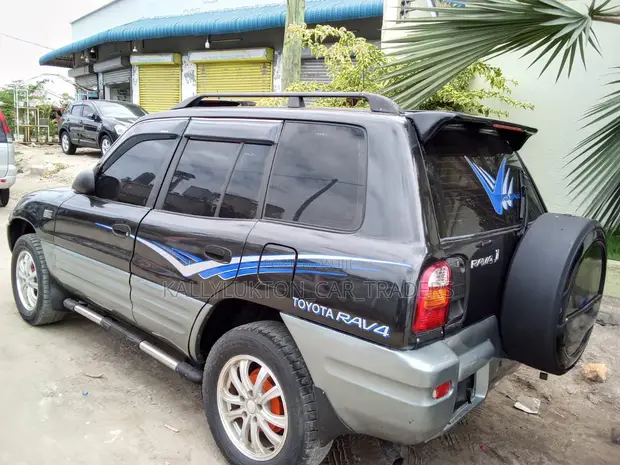 Toyota RAV4 1999 Black - 1