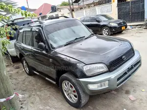 Toyota RAV4 1999 Nyeusi