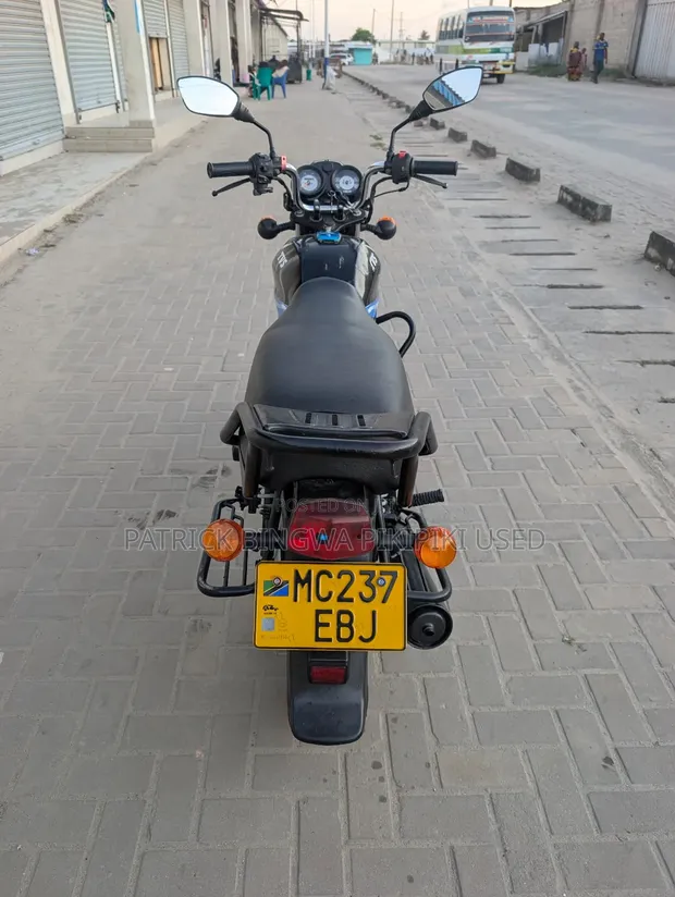 TVS HLX 125 2025 Nyeusi - 1
