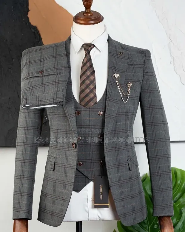 Mario Casas Grey Checked 3-Piece Suit na Tai - 1