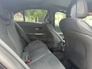 Mercedes-Benz C200 2023 AMG Line