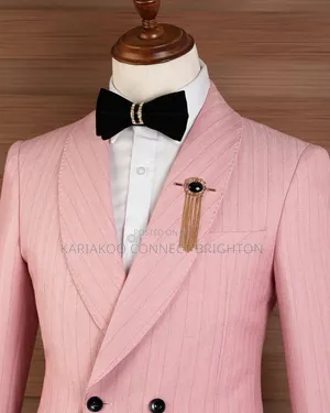 Mario Casas Suti ya Pink yenye Michirizi na Kola ya Shawl