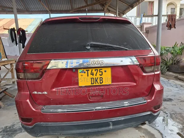 Jeep Grand Cherokee 2013 Nyeusi - 1