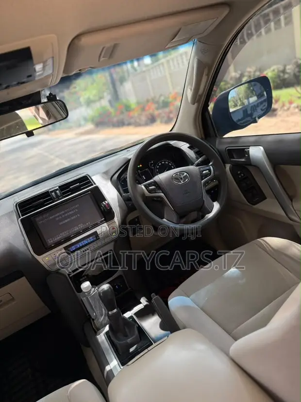 Toyota Land Cruiser Prado 2021 Nyeusi - 1