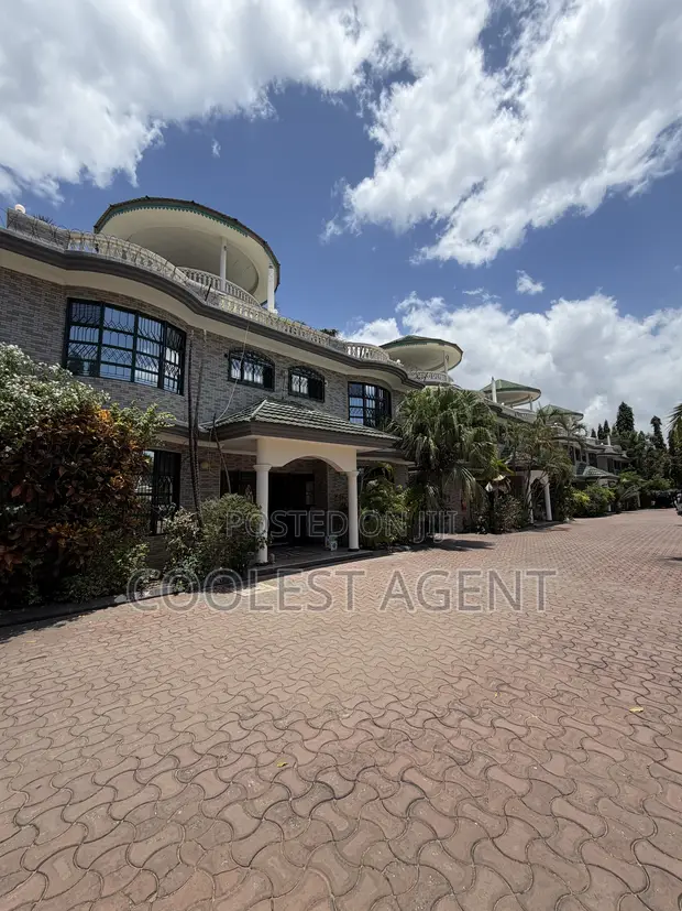 Furnished 5-Bedroom Villa for Rent in Oyster Bay - 1