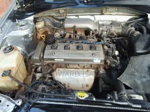 Toyota Carina 2001 Nyeupe