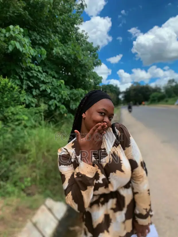 Mtafuta Kazi ya Mauzo na Huduma kwa Wateja - 1