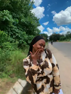Mtafuta Kazi ya Mauzo na Huduma kwa Wateja