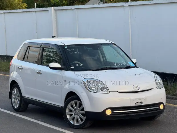 Mazda Verisa 2010 White - 1