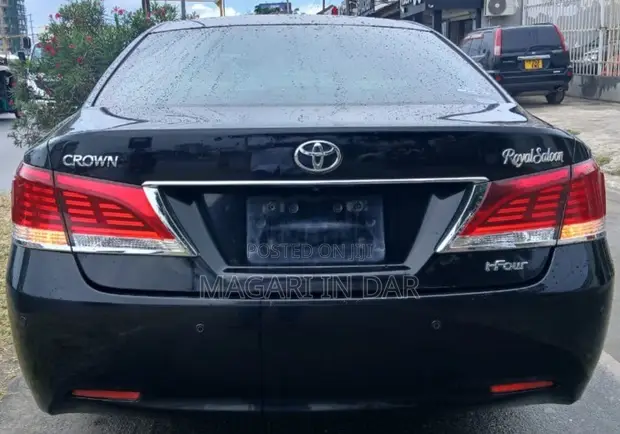 Toyota Crown 2014 - 1