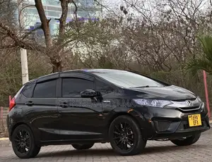 Honda Fit Hybrid 2015 Nyeusi