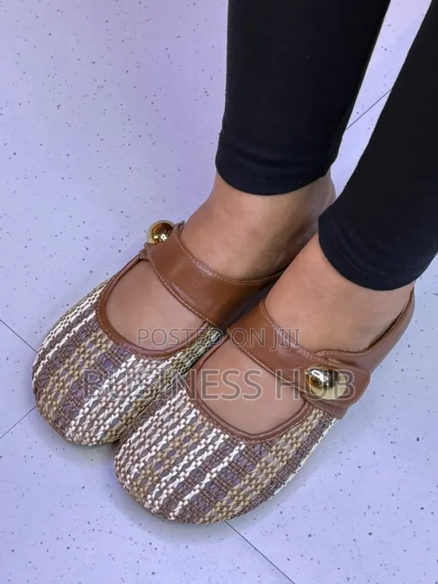 Sandals Mpya za Kike - Ubora na Muundo Mpya - 1