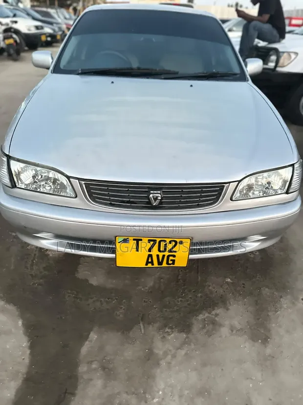 Toyota Corolla 1996 Silver - 1