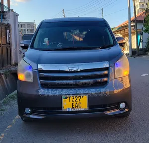 Toyota Noah 2.0 143hp AWD (8 Seater) 2008