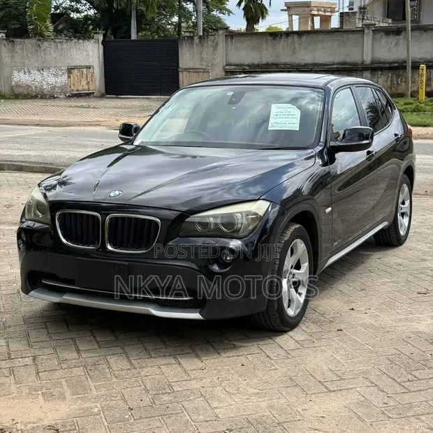 BMW X1 2011 Black - 1