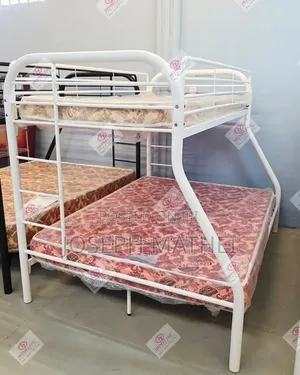 Kitanda cha Bunk cha Metal cha Skyline Furniture na Magodoro 2