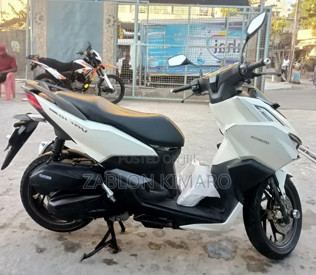 Honda Vario 160 2022 White - 1