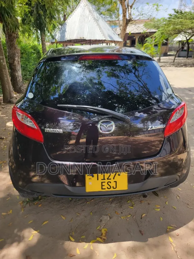 Mazda Demio 2011 Maroon - 1