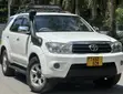 Toyota Fortuner 2004 Nyeupe - 3