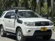 Toyota Fortuner 2004 Nyeupe - 5