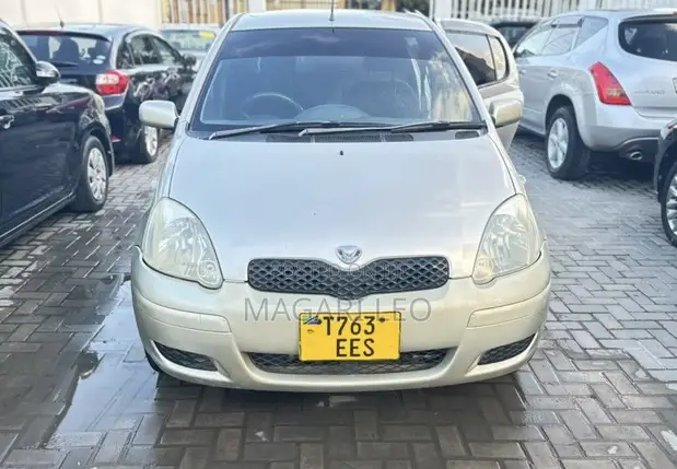 Toyota Vitz 1.3 FWD 5dr 2002 Dhahabu - 1