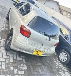 Toyota Vitz 1.3 FWD 5dr 2002 Dhahabu
