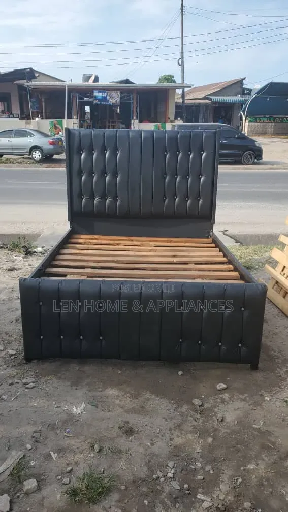 Bed Sofa Ngozi Nyeusi 5/6 Seater - 1