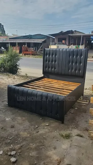 Bed Sofa Ngozi Nyeusi 5/6 Seater
