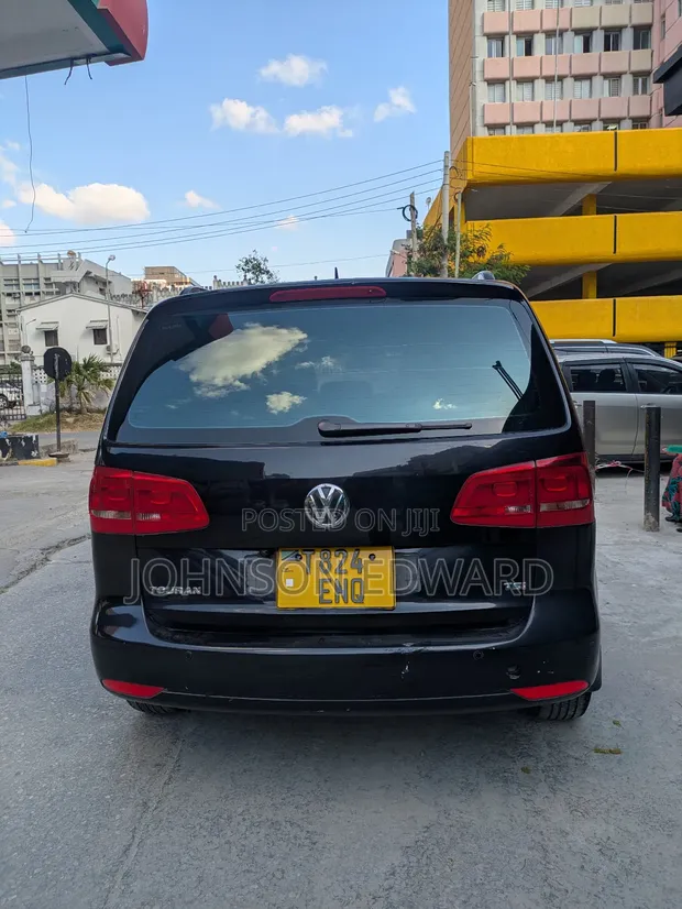 Volkswagen Touran 2014 Black - 1