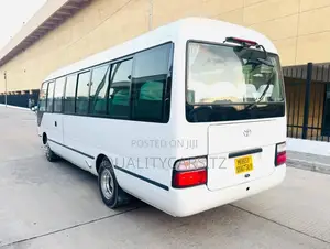 Toyota Coaster 2005 - Nyeupe