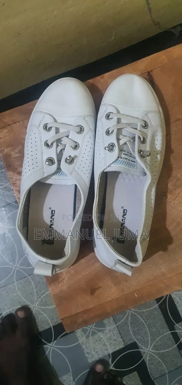 Simple White Sneakers - Size 40 - 1