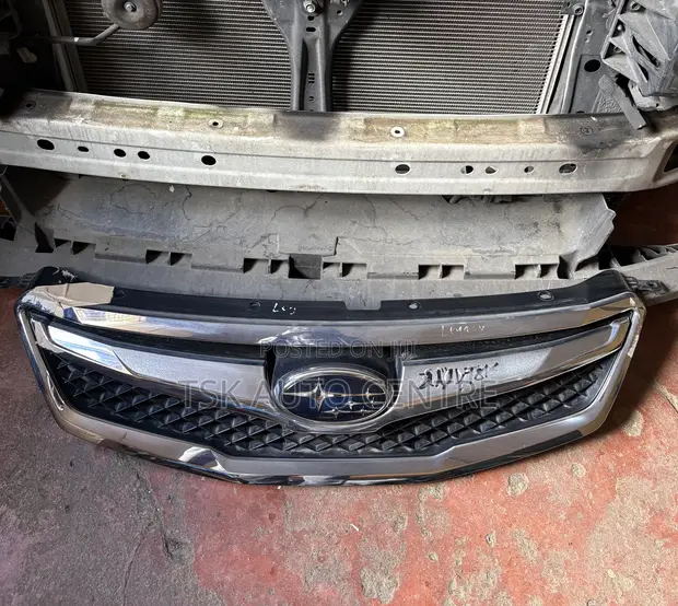 Subaru Legacy Grille (Used) - 1