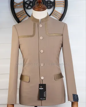 Suti ya Beige ya Mandarin Collar yenye Pambo la Dhahabu