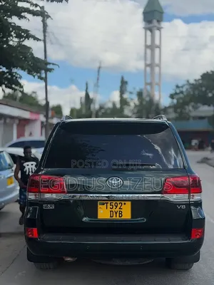 Toyota Land Cruiser 2018 Nyeusi