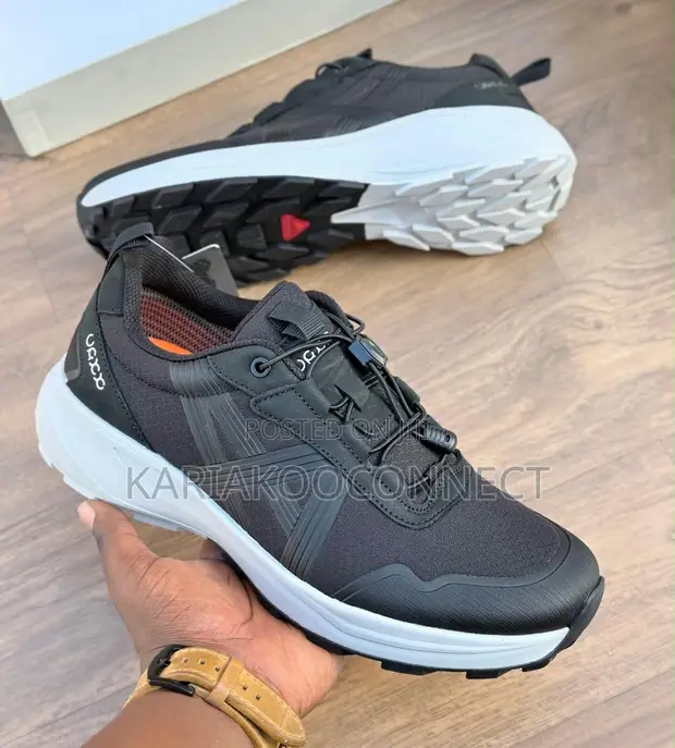 Ecco Sneakers Nyeusi za Kawaida - 1