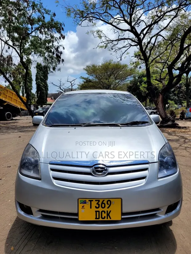 Toyota Corolla Spacio 2002 Silver - 1