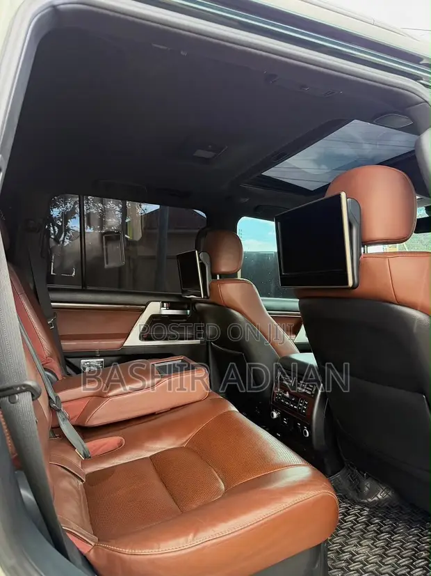 Toyota Land Cruiser 4.6 V8 ZX 2018 Nyeusi - 1