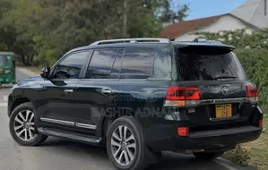 Toyota Land Cruiser 4.6 V8 ZX 2018 Nyeusi