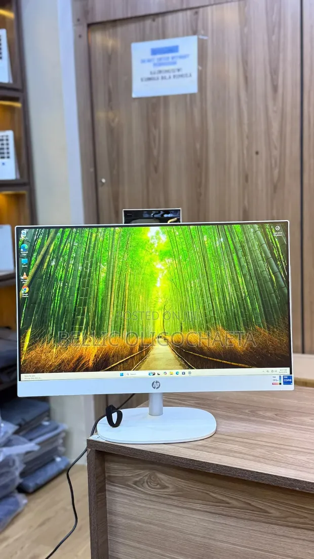 HP ProOne 240 G10 All-in-One 23.8" Intel Core i5 8GB RAM 512GB SSD - 1