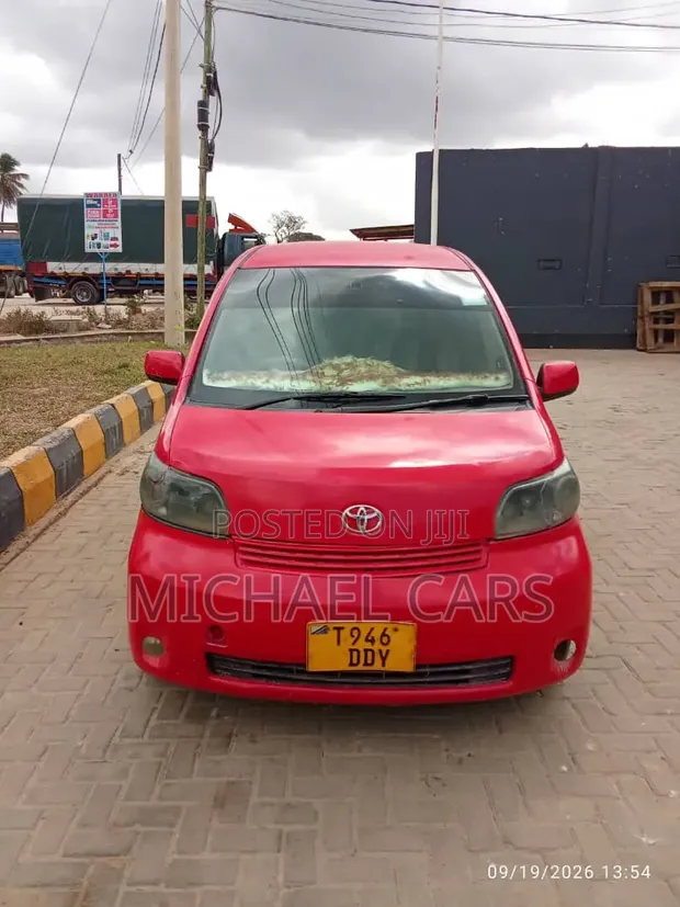 Toyota Porte 2005 Red - 1