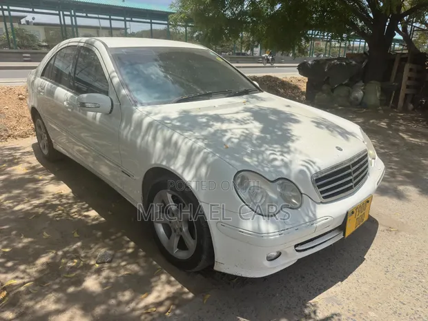 Mercedes-Benz C200 2006 Nyeupe - 1