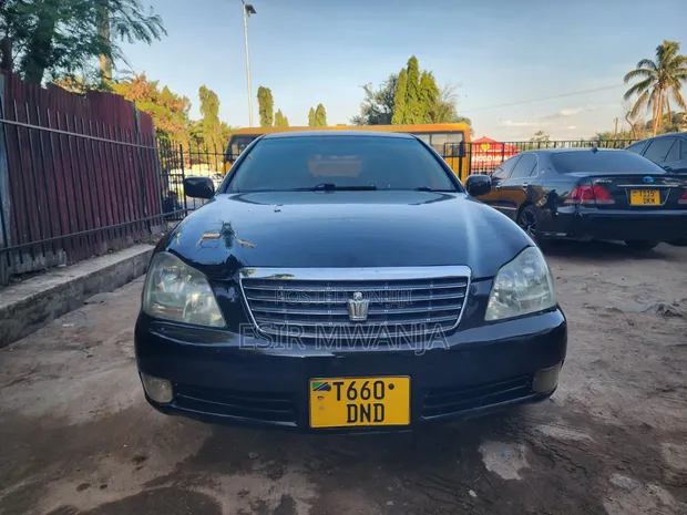 Toyota Crown Royale 2005 Nyeusi - 1