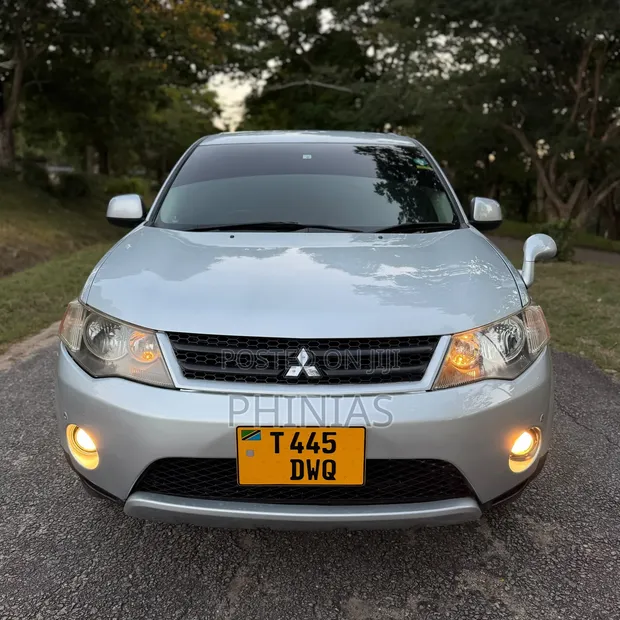Mitsubishi Outlander 2008 Silver - 1