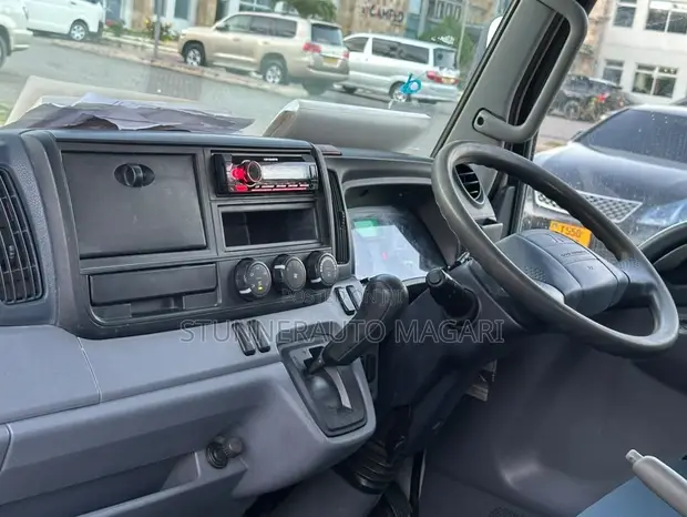 Mitsubishi Fuso Canter TKG-FEA50 Lori Ndogo (2012) - 1
