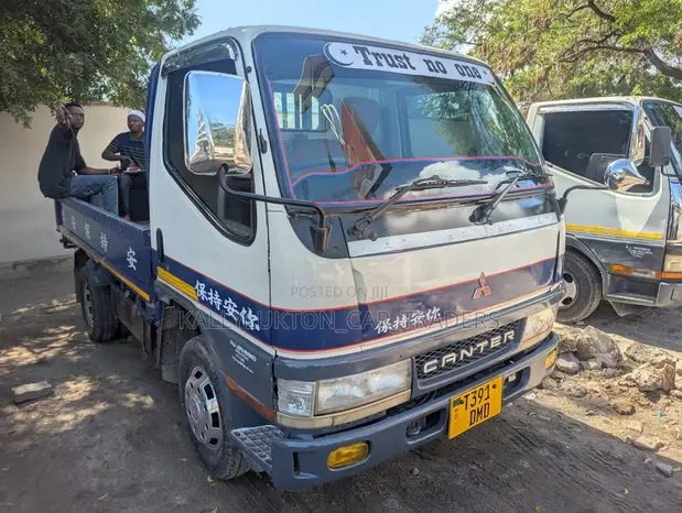 Mitsubishi Canter Lori Ndogo - 1